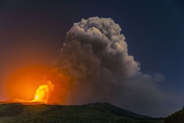 Nouvelle éruption de l'Etna, en Sicile, le 24 mai 2021.