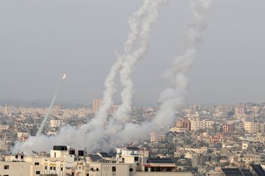 Des salves de roquettes ont été tirées lundi en début de soirée depuis la bande de Gaza vers Israël, alors que des sirènes d'alarme des autorités israéliennes retentissaient à Jérusalem, après des heurts entre policiers israéliens et manifestants palestiniens ayant fait plus de 300 blessés.
