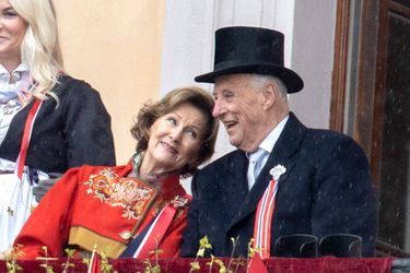 La reine Sonja et le roi Harald V de Norvège à Oslo, le 17 mai 2021