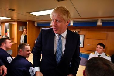 Boris Johnson lors d&#039;une visite sur une base navale en Ecosse, lundi.