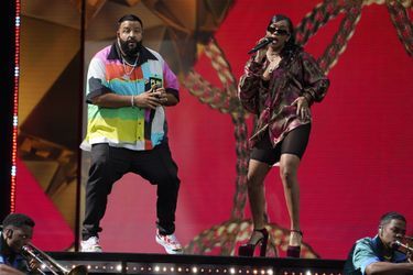 DJ Khaled et H.E.R. aux Billboard Music Awards à Los Angeles le 23 mai 2021
