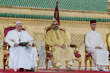 Le prince Moulay El Hassan du Maroc avec son père et le pape François, le 30 mars 2019