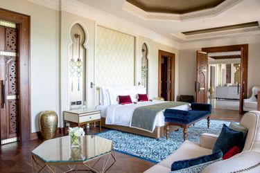 High resolution 300dpi Jumeirah Al Qasr Royal Suite Bedroom