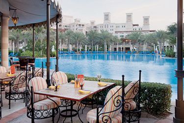 Jumeirah al qasr madinat jumeirah dubai luxury hotel pool