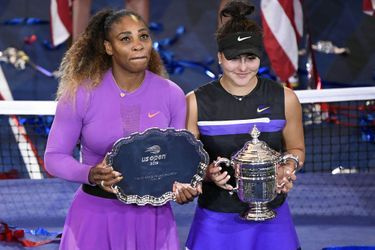 Serena Williams et Bianca Andreescu après la finale de l'US Open, samedi à New York. 