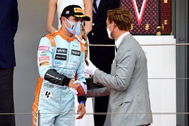 Pierre Casiraghi et le pilote automobile Lando Norris sur le podium du 78ème Grand Prix de Formule 1 de Monaco le 23 mai 2018