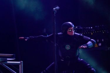 Maynard James Keenan, le chanteur de Tool, sur scène lors d&#039;un concert à New York, en juin 2017.