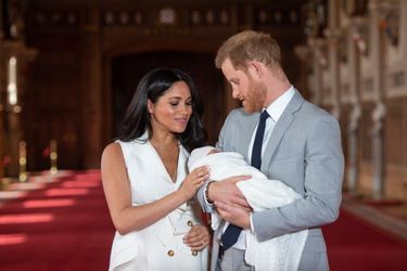 La présentation d'Archie aux médias, le 8 mai 2019, deux jours après sa naissance, au palais de Windsor