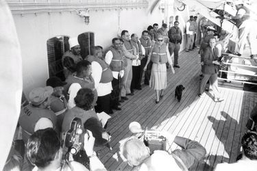 Exercice de sauvetage pour Grace Kelly à bord du « Constitution », en avril 1956.