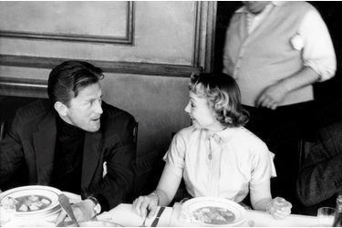 « Avec Dany Robin, il découvre en chandail de mari la soupe aux poissons de la mère Terrat à La Napoule. » - Paris Match n°215, 25 avril 1953