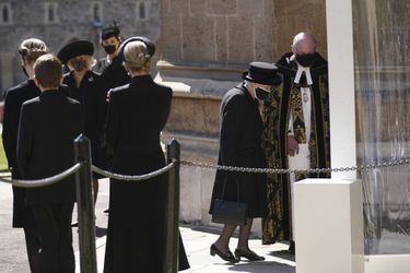 La reine Elizabeth II arrive aux obsèques du prince Philip à Windsor le 17 avril 2021