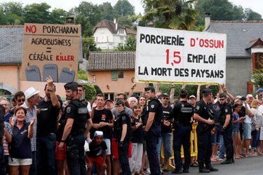 Les manifestants à Ossun (Hautes-Pyrénées).
