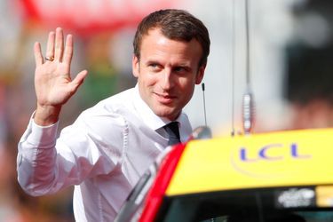 Emmanuel Macron à Serre-Chevalier, sur la ligne d'arrivée de l'étape du Tour de France du 19 juillet 2017.