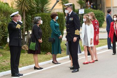 La reine Letizia et le roi Felipe VI d&#039;Espagne avec leurs filles les princesses Leonor et Sofia à Carthagène, le 22 avril 2021