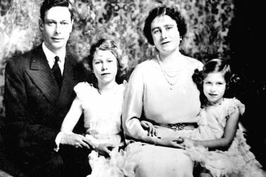 La princesse Elizabeth avec ses parents et sa sœur, en 1937