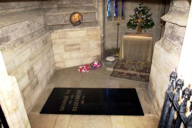 La tombe des parents de la reine Elizabeth II dans la chapelle commémorative George VI dans la chapelle St George de Windsor. Photo du 10 avril 2002