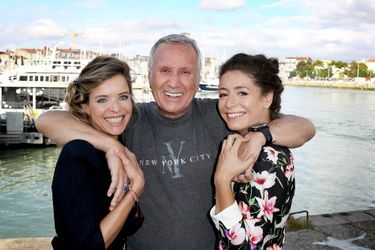 Yves Rénier pose avec ses deux filles Samantha et Lola, en 2018.