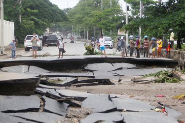 La tempête qui se dirige vers l'Australie a tué au moins 86 personnes en Indonésie et 71 sont portées disparues, tandis que 27 ont péri au Timor oriental.
