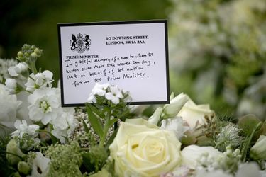 Le message de Boris Johnson sur la couronne de fleurs du Royaume-Uni pour le prince Philip, à Windsor le 16 avril 2021