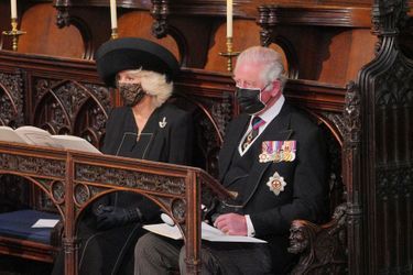 Le prince Charles et sa femme la duchesse de Cornouailles Camilla dans la chapelle St George à Windsor, le 17 avril 2021