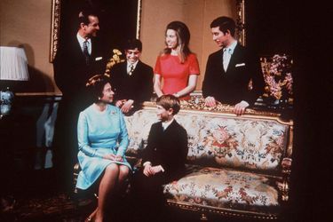Le prince Philip avec la reine Elizabeth II et leurs quatre enfants, en 1972