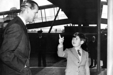 Le prince Philip avec son fils le prince Charles, le 15 novembre 1956