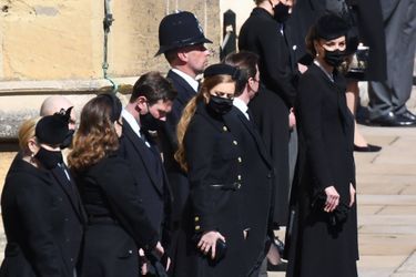 Camilla, Kate, Beatrice (et son mari Edoardo Mapelli Mozzi), Eugenie (et son mari Jack Brooksbank), Zara Phillips (et son mari Mike Tindall) aux funérailles du prince Philip à Windsor le 17 avril 2021