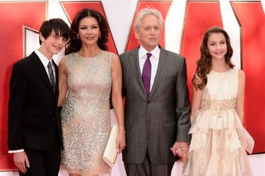 Catherine Zeta-Jones et Michael Douglas avec leurs enfants Dylan et Carys à la première du film «The Ant-Man» à Londres en juillet 2015