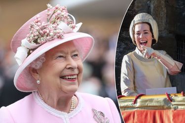 La reine Elizabeth II le 29 mai 2019. A droite, Olivia Colman incarne la reine Elizabeth II dans la série "The Crown"