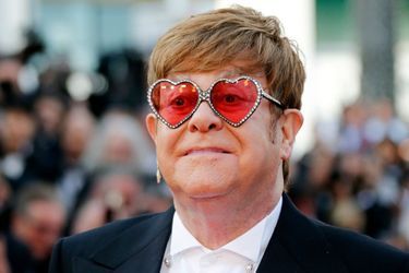 Elton John lors de la montée des marches de "Rocketman" le 16 mai 2019.