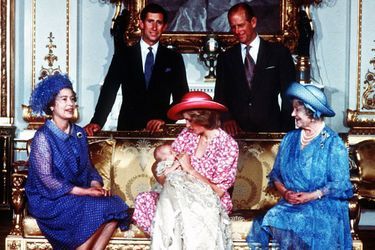 Le prince Philip avec la famille royale au baptème du prince William, le 4 août 1982