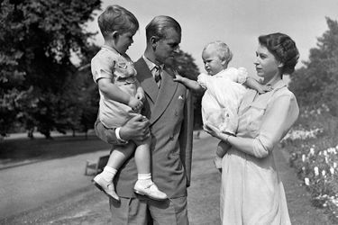 Le prince Philip avec la reine Elizabeth II, le prince Charles et la princesse Anne, le 9 août 1951