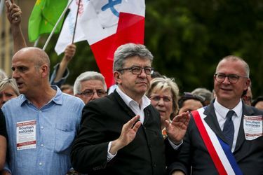 Samedi 22 juin, Jean-Luc Mélenchon participe à une manifestation de soutien aux salariés de General Electric à Belfort.