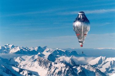 Le ballon «Breitling Orbiter 3 », 55 mètres de hauteur. En 1999, Bertrand Piccard et Brian Jones quittent l’espace helvétique pour leur tour du monde en vingt jours sans escale.