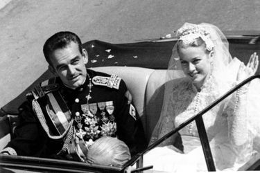 Grace Kelly et le prince Rainier III de Monaco le jour de leur mariage, le 19 avril 1956