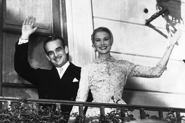 Grace Kelly et le prince Rainier III de Monaco lors de leur mariage civil, le 18 avril 1956