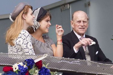 Le prince Philip avec ses petites-filles les princesse Beatrice et Eugenie d&#039;York, le 2 juin 2012
