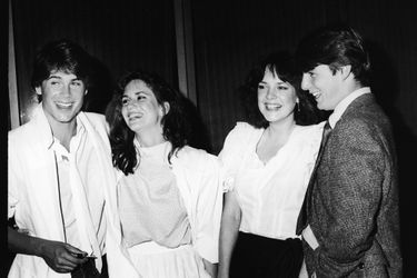Au début des années 1980, Tom Cruise a eu un bref flirt avec Melissa Gilbert (deuxième en partant de la gauche). L'actrice de «La Petite maison dans la prairie» avait confirmé cette histoire en 2010 dans l'émission «Watch What Happens Live». «C'était quand il venait d'arriver à Los Angeles et je pense que j'avais 16, 17 ans. (...) On est sorti ensemble, mais, en toute honnêteté, nous n'avons pas couché ensemble. Il embrassait très bien (...) mais c'était surtout un acteur qui se démenait pour trouver un rôle, et moi je travaillais», avait-elle dit.