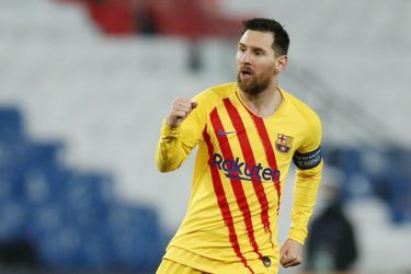 Lionel Messi égalise d&#039;une frappe supersonique.