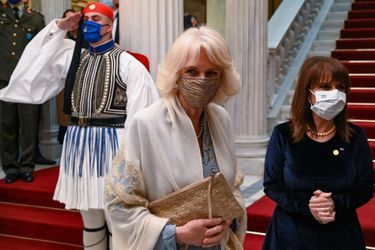La duchesse de Cornouailles Camilla avec la présidente grecque Ekaterini Sakellaropoulou à Athènes, le 24 mars 2021