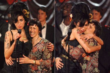 Amy Winehouse et sa mère Janis lors d'une performance pour les Grammy Awards enregistrée à Londres en février 2008