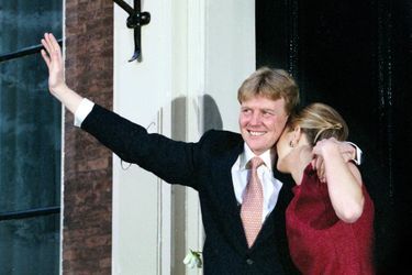 Le prince Willem-Alexander des Pays-Bas et Maxima Zorreguieta le 30 mars 2001, jour de l&#039;annonce de leurs fiançailles