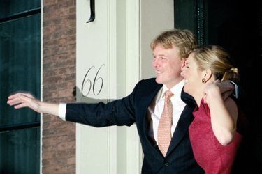Le prince Willem-Alexander des Pays-Bas et Maxima Zorreguieta le 30 mars 2001, jour de l&#039;annonce de leurs fiançailles