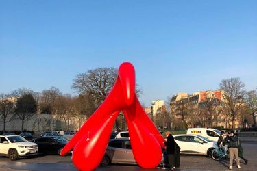 Le clitoris géant installé au Trocadéro, le 8 mars 2021.