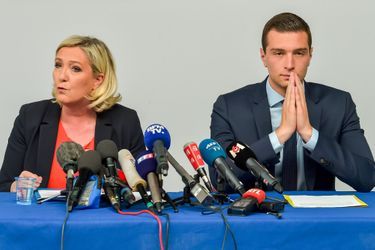 Marine Le Pen et Jordan Bardella à Hénin-Beaumont, vendredi.