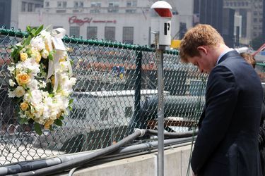 Le prince Harry rend hommage aux victimes des attentats du 11-Septembre à New York, le 29 mai 2009