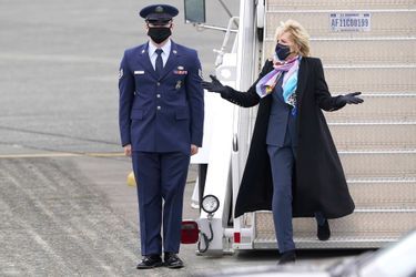 Jill Biden après avoir atterri sur la base aérienne Lewis-McChord, dans l'État de Washington, le 8 mars 2021.
