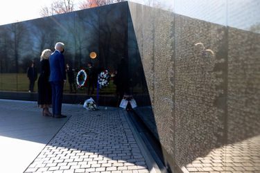 Joe et Jill Biden ont rendu hommage aux soldats américains décédés durant la guerre du Vietnam, le 29 mars 2021.