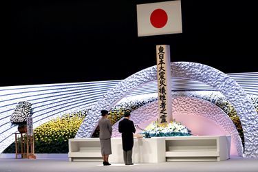L'impératrice Masako et l'empereur Naruhito du Japon à Tokyo le 11 mars 2021, lors de la cérémonie d'hommage aux victimes du 11 mars 2011