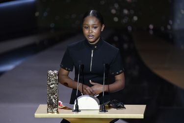 Fathia Youssouf remporte le César du meilleur espoir féminin. «Suivez vos rêves, c'est le plus important».